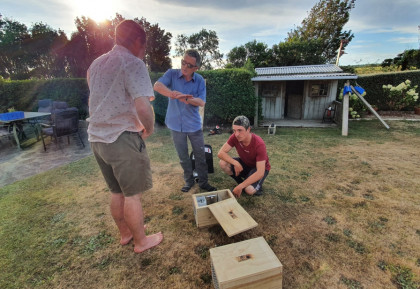 TPFT contractor Bryan Ritchie talks traps with Auroa School Deputy Principal Myles Webb 