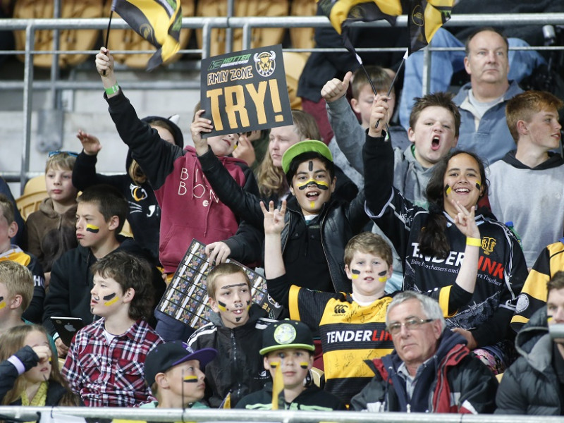 Eager fans at Yarrow Stadium