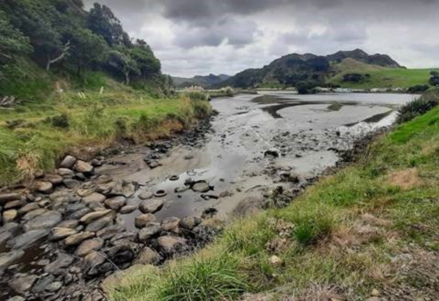 Bitumen spill North Taranaki 11 April 2024