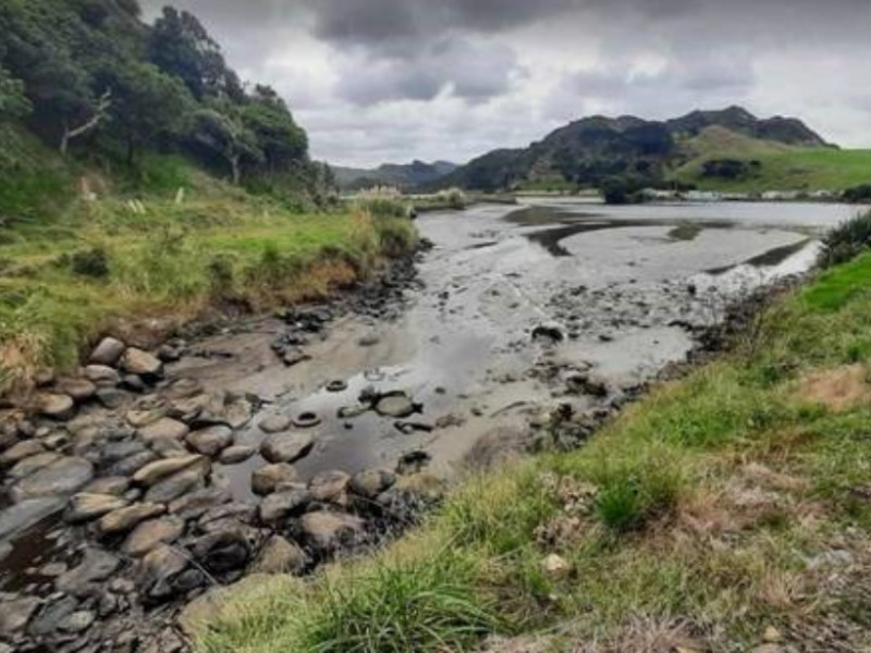 Bitumen spill North Taranaki 11 April 2024